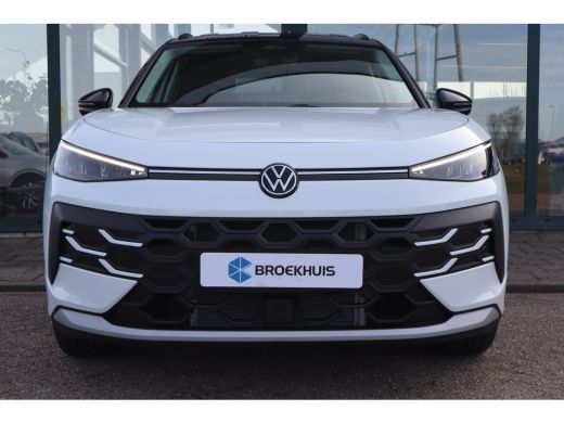 Volkswagen T-Roc Life First Edition Inclusief &euro;2000,- inruilvoordeel | Trekhaak | 'App-Connect' draadloze smartpho... ActivLease financial lease