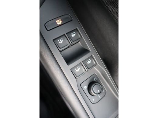 Volkswagen T-Roc Life First Edition Inclusief &euro;2000,- inruilvoordeel | Trekhaak | 'App-Connect' draadloze smartpho... ActivLease financial lease