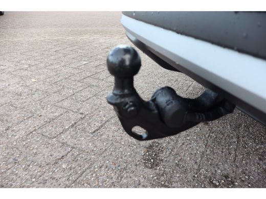 Volkswagen T-Roc Life First Edition Inclusief &euro;2000,- inruilvoordeel | Trekhaak | 'App-Connect' draadloze smartpho... ActivLease financial lease