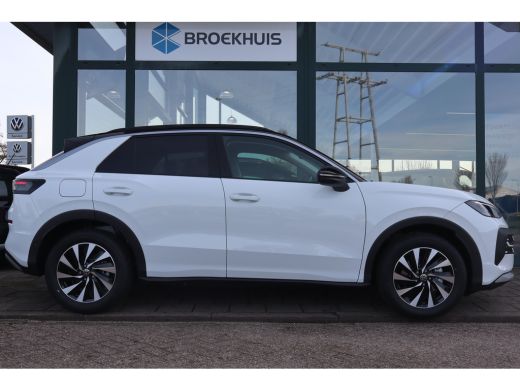 Volkswagen T-Roc Life First Edition Inclusief &euro;2000,- inruilvoordeel | Trekhaak | 'App-Connect' draadloze smartpho... ActivLease financial lease