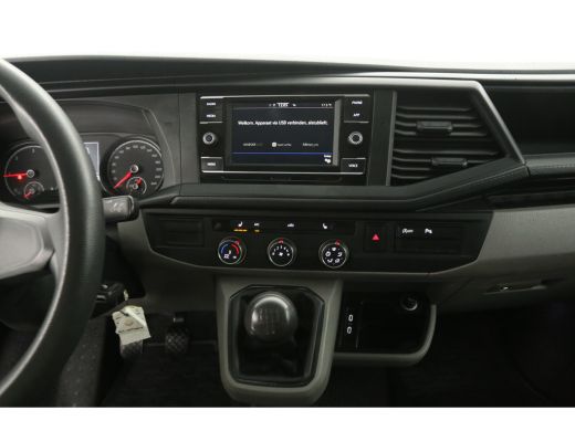 Volkswagen Transporter 2.0 TDI L2H1 | Airco | Cruise | Carplay | 3 Zits | Trekhaak | Parkeersens. | Stoelverw. ActivLease financial lease