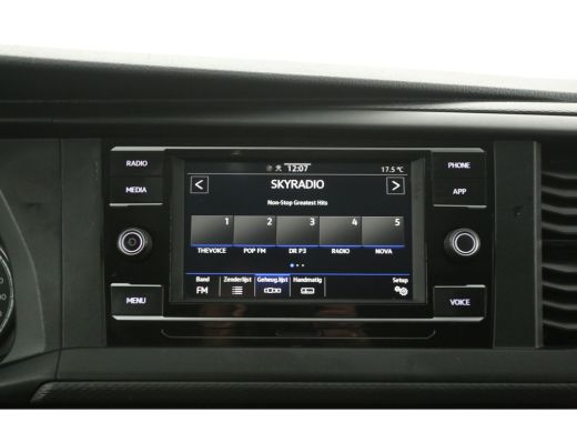 Volkswagen Transporter 2.0 TDI L2H1 | Airco | Cruise | Carplay | 3 Zits | Trekhaak | Parkeersens. | Stoelverw. ActivLease financial lease