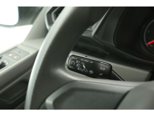 Volkswagen Transporter 2.0 TDI L2H1 | Airco | Cruise | Carplay | 3 Zits | Trekhaak | Parkeersens. | Stoelverw. ActivLease financial lease