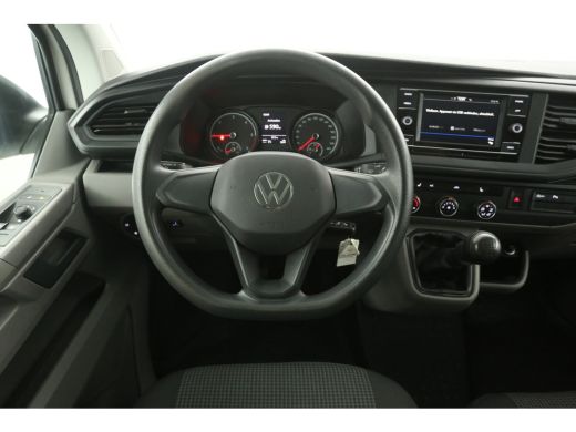 Volkswagen Transporter 2.0 TDI L2H1 | Airco | Cruise | Carplay | 3 Zits | Trekhaak | Parkeersens. | Stoelverw. ActivLease financial lease