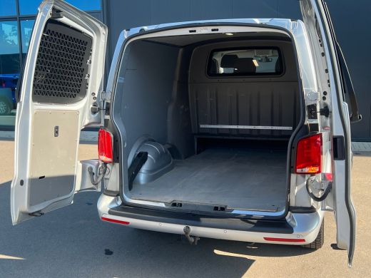 Volkswagen Transporter 4-Motion Dubb. Cab |  Dubbele Schuifdeur | Dubbele Cabine | 150 pk | Trekhaak | Stoelverwarming |... ActivLease financial lease