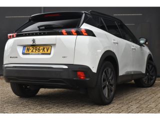 Peugeot e-2008 EV GT Pack 50 kWh 3 Fase 88% SOH | Alcantara | Stoelverwarming | Sfeerverlichting | 18"LMV | Clim...