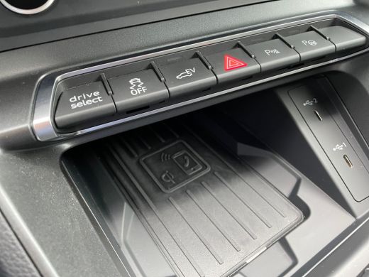 Audi Q3 45 245pk TFSI e S edition MMI navigatie plus | Adaptive cruise control | Optiekpakket zwart plus ActivLease financial lease