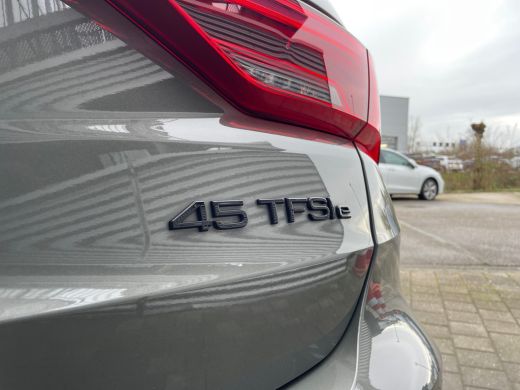 Audi Q3 45 245pk TFSI e S edition MMI navigatie plus | Adaptive cruise control | Optiekpakket zwart plus ActivLease financial lease