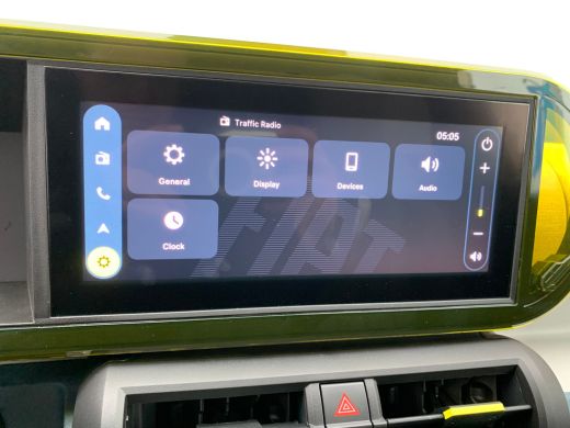 Fiat Grande Panda 1.2 Hybrid La Prima | Achterbank in delen neerklapbaar | Achterspoiler | Achteruitrijcamera ActivLease financial lease