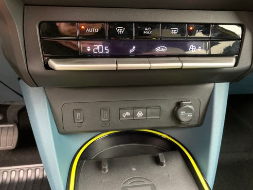 Fiat Grande Panda 1.2 Hybrid La Prima | Achterbank in delen neerklapbaar | Achterspoiler | Achteruitrijcamera ActivLease financial lease