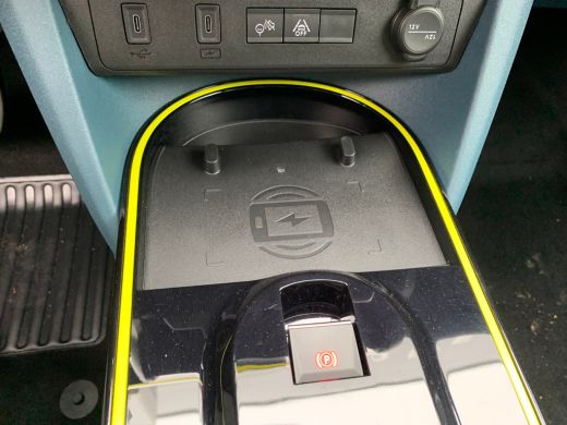 Fiat Grande Panda 1.2 Hybrid La Prima | Achterbank in delen neerklapbaar | Achterspoiler | Achteruitrijcamera ActivLease financial lease