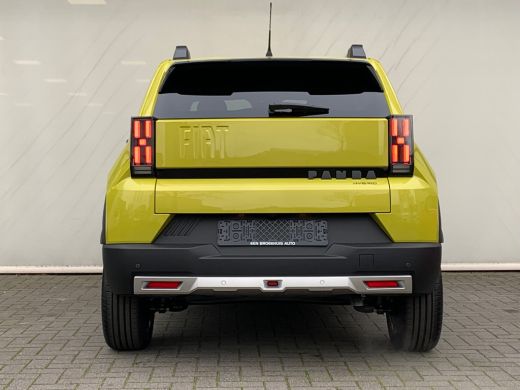 Fiat Grande Panda 1.2 Hybrid La Prima | Achterbank in delen neerklapbaar | Achterspoiler | Achteruitrijcamera ActivLease financial lease