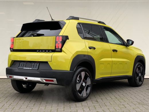 Fiat Grande Panda 1.2 Hybrid La Prima | Achterbank in delen neerklapbaar | Achterspoiler | Achteruitrijcamera ActivLease financial lease