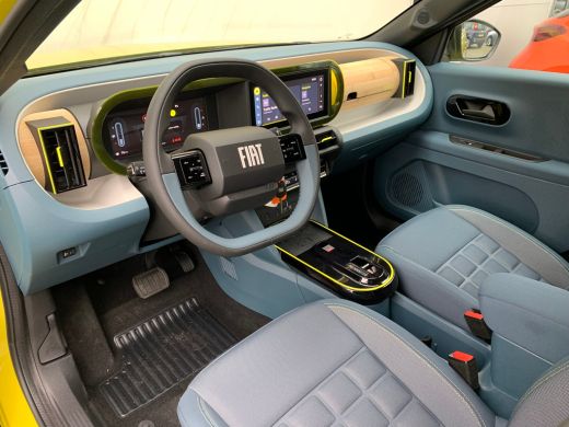 Fiat Grande Panda 1.2 Hybrid La Prima | Achterbank in delen neerklapbaar | Achterspoiler | Achteruitrijcamera ActivLease financial lease