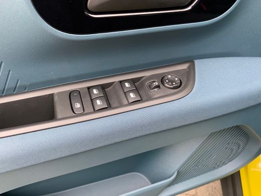 Fiat Grande Panda 1.2 Hybrid La Prima | Achterbank in delen neerklapbaar | Achterspoiler | Achteruitrijcamera ActivLease financial lease