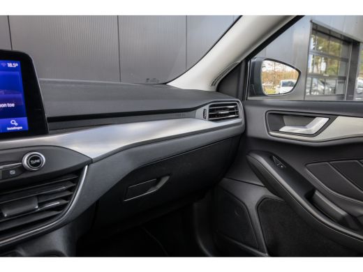Ford Focus 1.0 EcoBoost Hybrid Titanium X Business | Parkeercamera | Privacy-glass | Climate control | LED- ... ActivLease financial lease