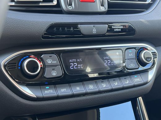 Hyundai i30 1.6 T-GDi Premium | Apple Carplay / Android Auto | Camera | Parkeersensoren | Stoel Verwarming / ... ActivLease financial lease
