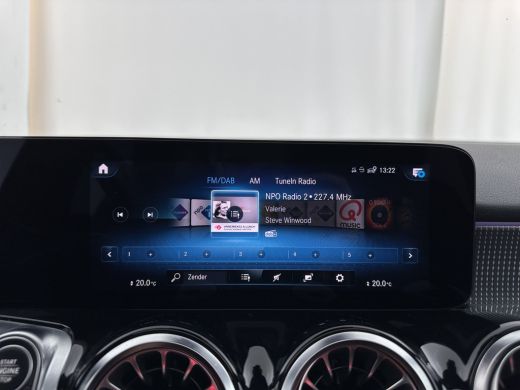 Mercedes-Benz GLB 200 Business Solution Luxury (INCL-BTW) *PANO | LEATHER | FULL-LED | AMBIENTLIGHT | HEATED-SPORTS... ActivLease financial lease