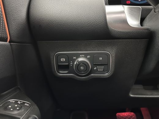Mercedes-Benz GLB 200 Business Solution Luxury (INCL-BTW) *PANO | LEATHER | FULL-LED | AMBIENTLIGHT | HEATED-SPORTS... ActivLease financial lease