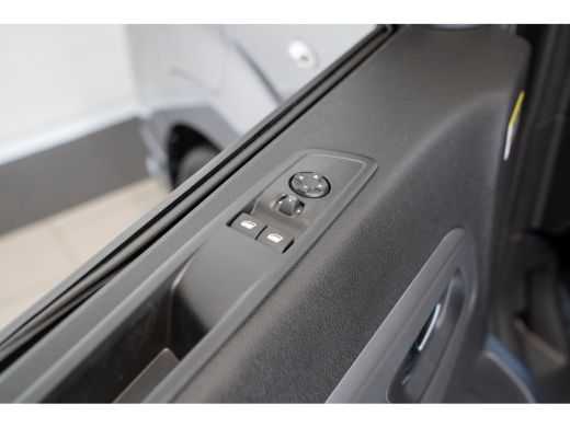 Opel Vivaro-e L3 75 kWh STX Edition | Lederen bekleding | Stoelverwarming | Camera | Keyless | Climate Controle... ActivLease financial lease