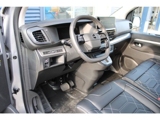Opel Vivaro-e STX L3 75 kWh 136 PK | 8 JAAR GARANTIE | LEDER | CAMERA | BETIMMERING | STOEL + STUUR VERWARMING ... ActivLease financial lease