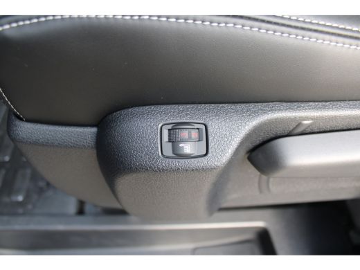 Opel Vivaro-e STX L3 75 kWh 136 PK | 8 JAAR GARANTIE | LEDER | CAMERA | BETIMMERING | STOEL + STUUR VERWARMING ... ActivLease financial lease