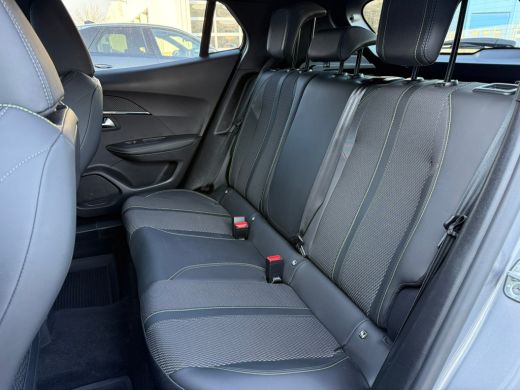 Peugeot 2008 1.2 Hybrid 136 GT Afdaal assistent | Achteruitrijcamera | Keyless start | Cruise control | Led in... ActivLease financial lease