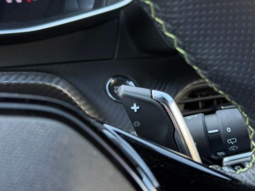 Peugeot 2008 1.2 Hybrid 136 GT Afdaal assistent | Achteruitrijcamera | Keyless start | Cruise control | Led in... ActivLease financial lease