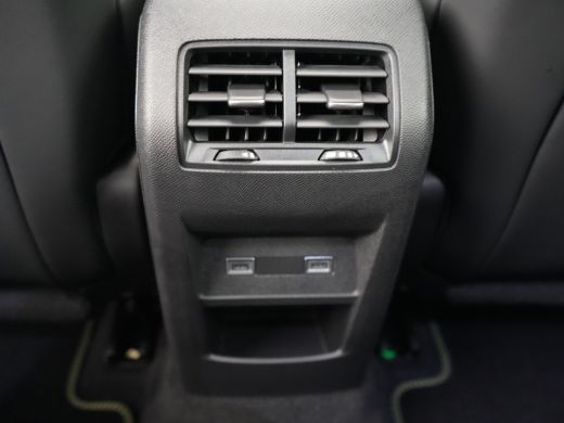 Peugeot 308 GT, (2024-F0) | Driver Sport Pack | Elektrische parkeerrem | Extra getinte achterste zijruiten en... ActivLease financial lease