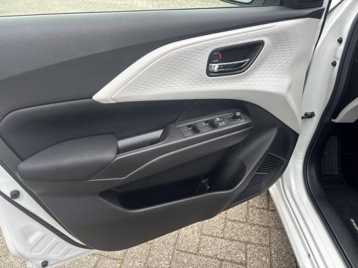 Suzuki Swift 1.2 Select Smart Hybrid Automaat | GEEN AFLEVERKOSTEN | Apple Carplay & Android Auto | Parkeersen... ActivLease financial lease