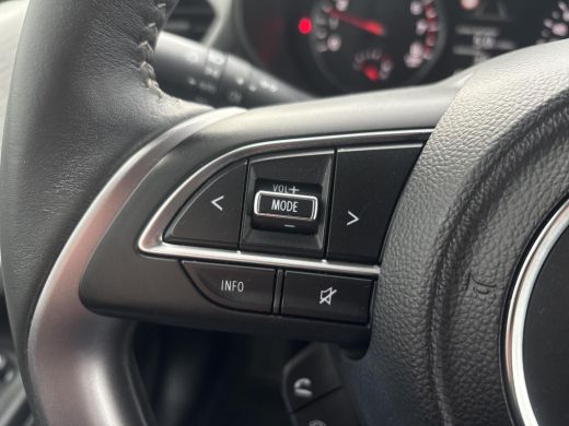 Suzuki Swift 1.2 Select Smart Hybrid Automaat | GEEN AFLEVERKOSTEN | Apple Carplay & Android Auto | Parkeersen... ActivLease financial lease