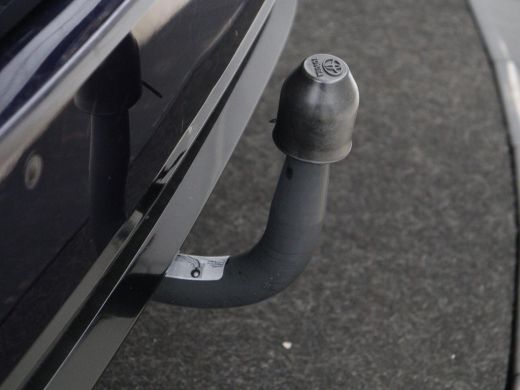 Toyota Corolla 2.0 Hybrid GR-Sport | Leder/Alcantara | Stoelverwarming | Trekhaak | Sportstoelen | Camera | Carp... ActivLease financial lease