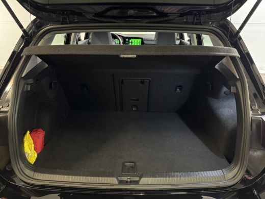 Volkswagen Golf 1.4 eHybrid 204PK DSG STYLE CAMERA/CARPLAY/SFEERVERL. ActivLease financial lease