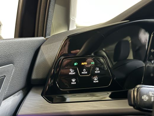 Volkswagen Golf 1.4 eHybrid 204PK DSG STYLE CAMERA/CARPLAY/SFEERVERL. ActivLease financial lease