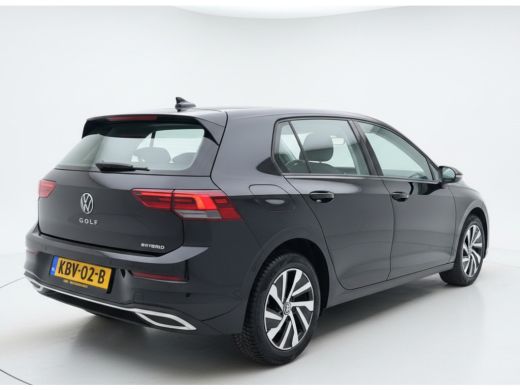 Volkswagen Golf 1.4 eHybrid 204PK DSG STYLE CAMERA/CARPLAY/SFEERVERL. ActivLease financial lease