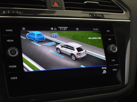 Volkswagen Tiguan R-Line Business eHybrid 245pk | Trekhaak | Elektrische stoelen memory | Lederen bekleding | Stoel... ActivLease financial lease