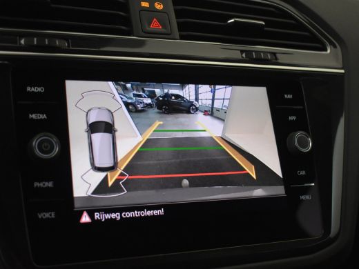 Volkswagen Tiguan R-Line Business eHybrid 245pk | Trekhaak | Elektrische stoelen memory | Lederen bekleding | Stoel... ActivLease financial lease