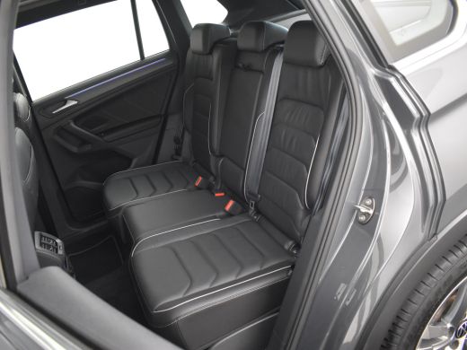 Volkswagen Tiguan R-Line Business eHybrid 245pk | Trekhaak | Elektrische stoelen memory | Lederen bekleding | Stoel... ActivLease financial lease