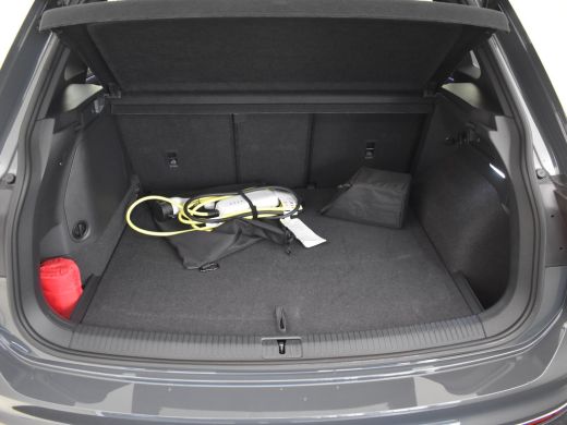 Volkswagen Tiguan R-Line Business eHybrid 245pk | Trekhaak | Elektrische stoelen memory | Lederen bekleding | Stoel... ActivLease financial lease