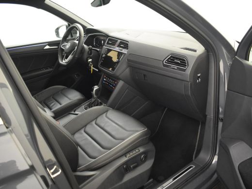 Volkswagen Tiguan R-Line Business eHybrid 245pk | Trekhaak | Elektrische stoelen memory | Lederen bekleding | Stoel... ActivLease financial lease