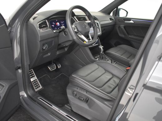 Volkswagen Tiguan R-Line Business eHybrid 245pk | Trekhaak | Elektrische stoelen memory | Lederen bekleding | Stoel... ActivLease financial lease
