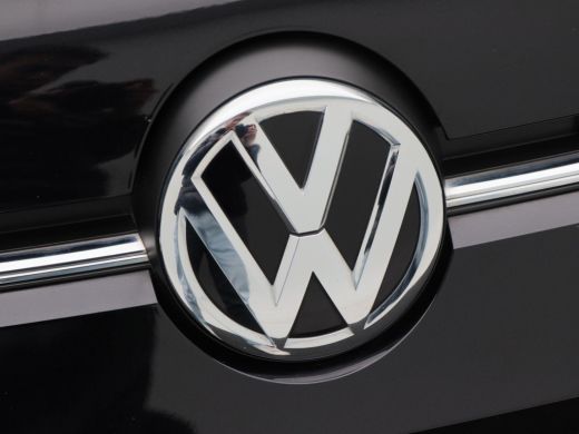 Volkswagen up! 1.0 BMT high up! Automaat | Stoelverwarming | Cruise Control | DAB | Bleutooth | Cimatronic | Ele... ActivLease financial lease