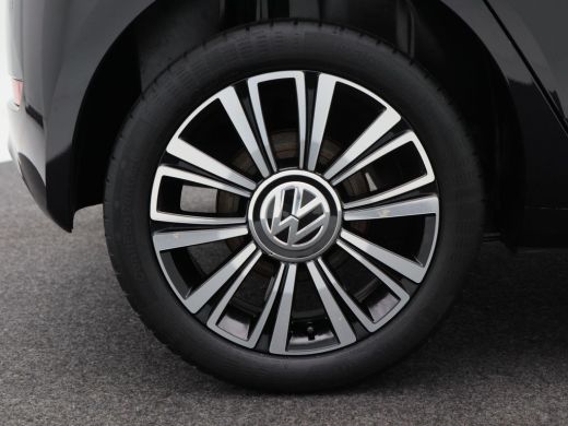 Volkswagen up! 1.0 BMT high up! Automaat | Stoelverwarming | Cruise Control | DAB | Bleutooth | Cimatronic | Ele... ActivLease financial lease