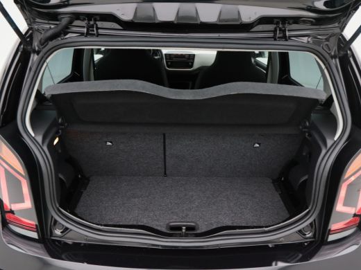 Volkswagen up! 1.0 BMT high up! Automaat | Stoelverwarming | Cruise Control | DAB | Bleutooth | Cimatronic | Ele... ActivLease financial lease