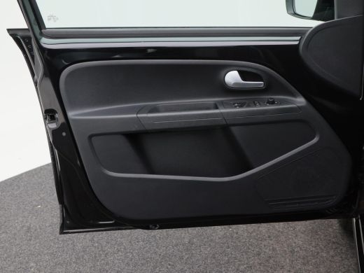 Volkswagen up! 1.0 BMT high up! Automaat | Stoelverwarming | Cruise Control | DAB | Bleutooth | Cimatronic | Ele... ActivLease financial lease