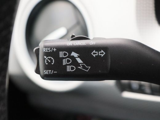 Volkswagen up! 1.0 BMT high up! Automaat | Stoelverwarming | Cruise Control | DAB | Bleutooth | Cimatronic | Ele... ActivLease financial lease