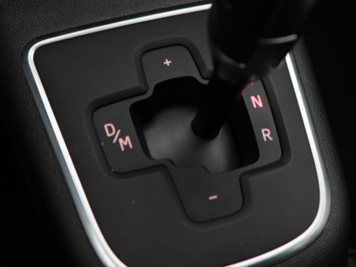 Volkswagen up! 1.0 BMT high up! Automaat | Stoelverwarming | Cruise Control | DAB | Bleutooth | Cimatronic | Ele... ActivLease financial lease