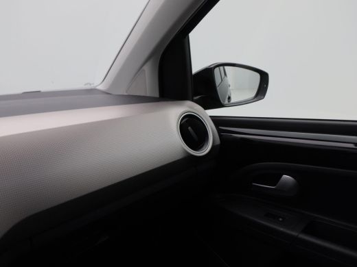 Volkswagen up! 1.0 BMT high up! Automaat | Stoelverwarming | Cruise Control | DAB | Bleutooth | Cimatronic | Ele... ActivLease financial lease