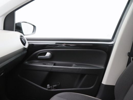 Volkswagen up! 1.0 BMT high up! Automaat | Stoelverwarming | Cruise Control | DAB | Bleutooth | Cimatronic | Ele... ActivLease financial lease