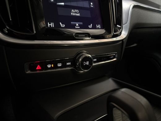Volvo  V60 2.0 B3 Sport 163Pk Automaat (APPLE CARPLAY, LEDER, STUUR/STOELVERWARMING, CAMERA, SPORTSTOELEN, K... ActivLease financial lease